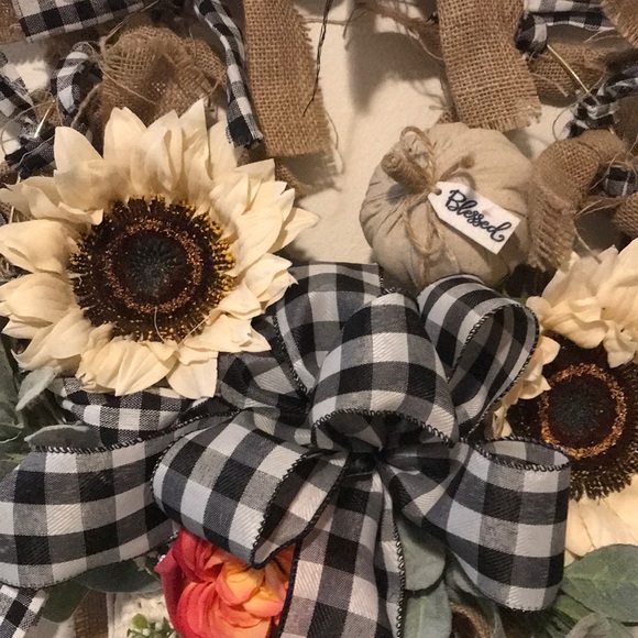 Hand Crafted Primitive Wreath Unique Sunflowers Bk & Wt...